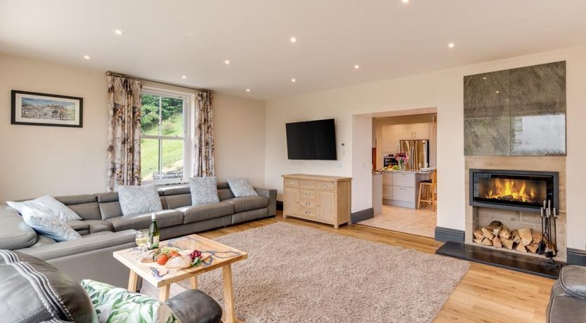 Photo of 7 Bed in Starkholmes