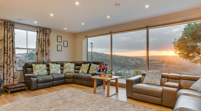 Photo of 7 Bed in Starkholmes