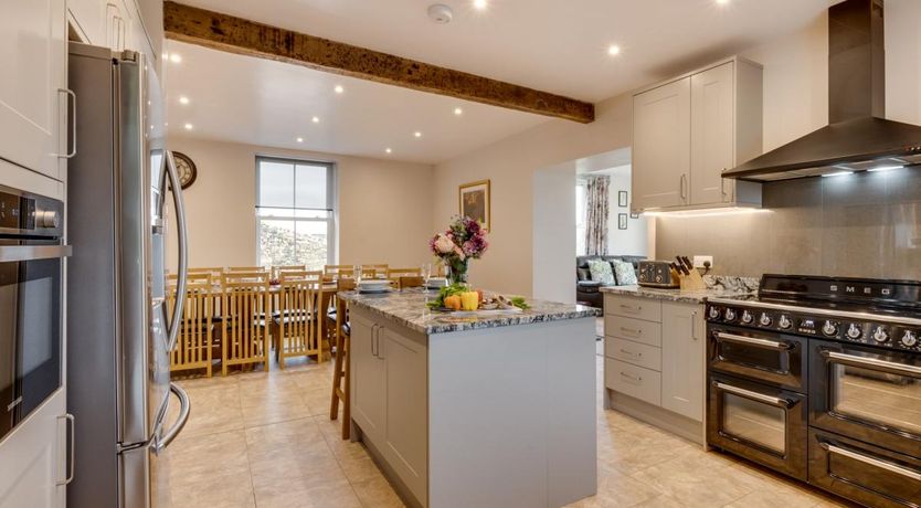 Photo of 7 Bed in Starkholmes