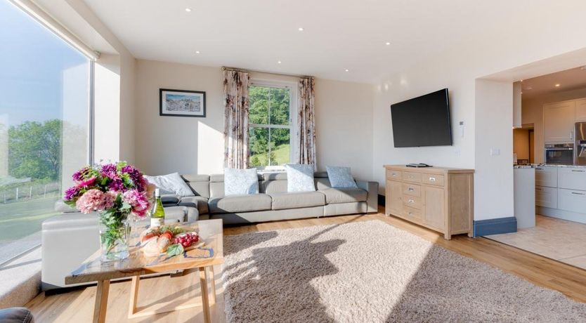 Photo of 7 Bed in Starkholmes