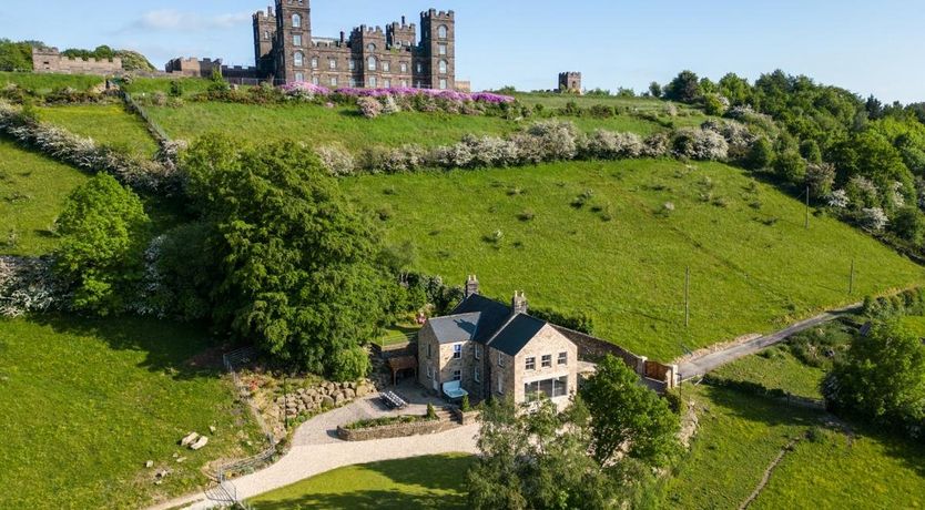 Photo of 7 Bed in Starkholmes