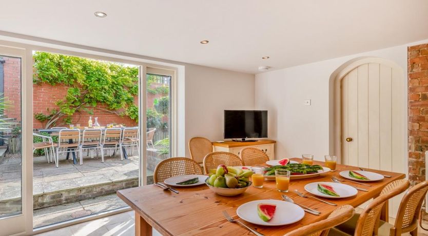 Photo of 8 Bed in Hunstanton