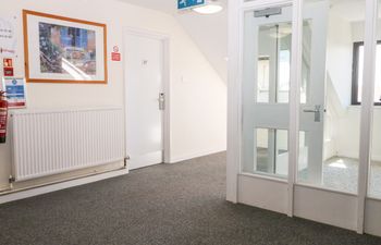 Flat 32 - Marine Court Apartment