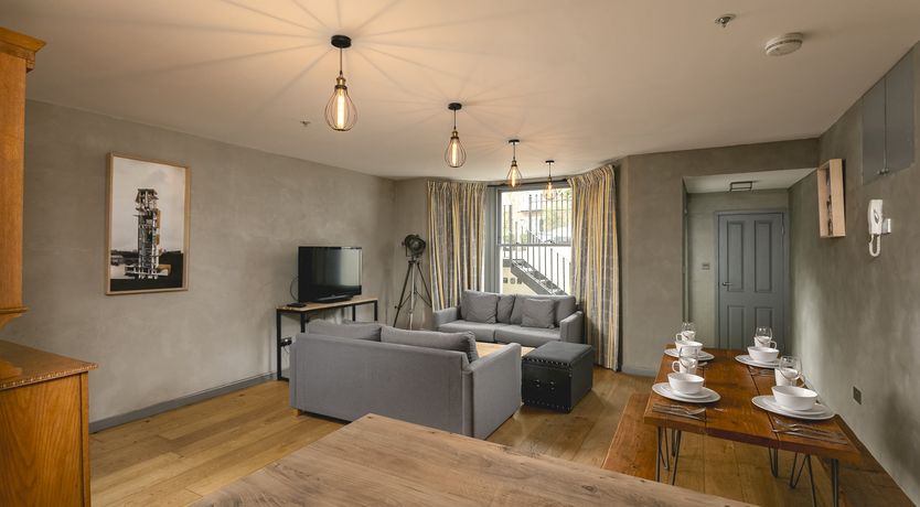 Photo of Ivy & Light