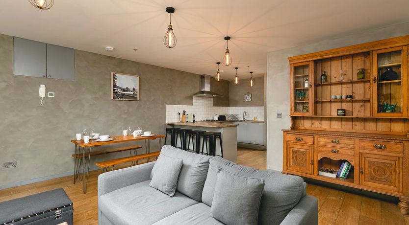 Photo of Ivy & Light