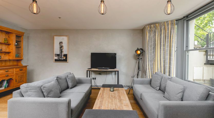 Photo of Ivy & Light