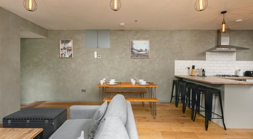 Photo of Ivy & Light