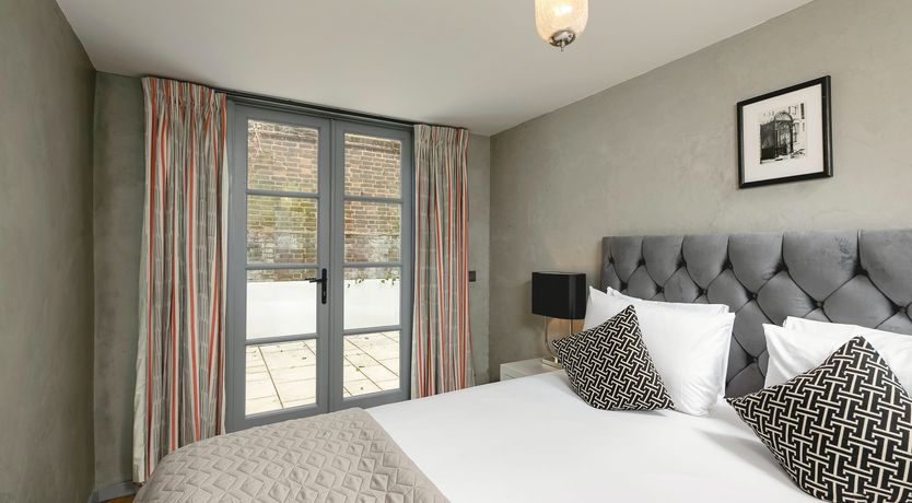 Photo of Ivy & Light