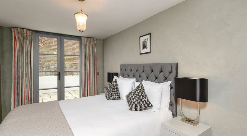 Photo of Ivy & Light