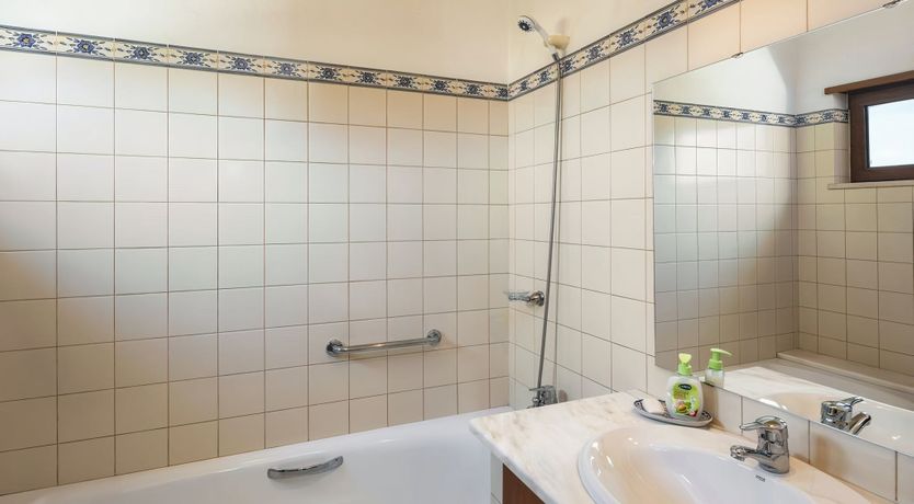 Photo of A Cliffside Quinta