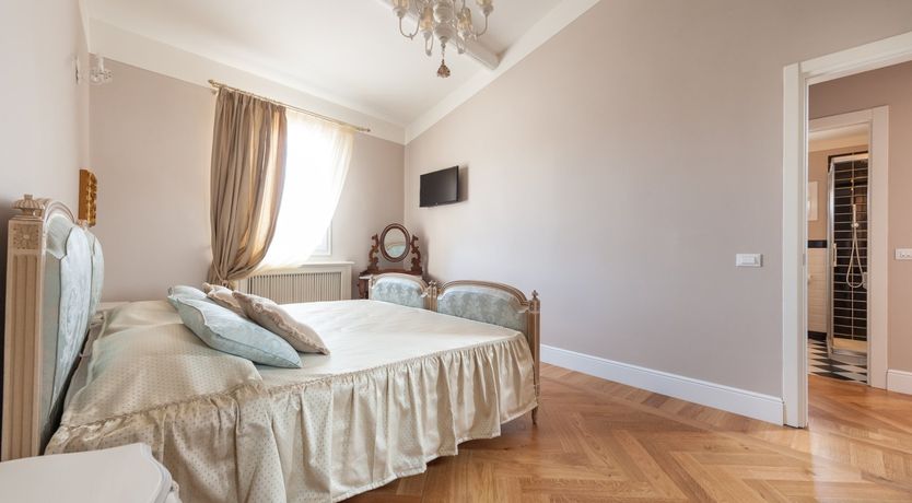 Photo of Florentine Fancy