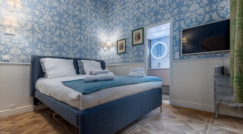 Photo of Free Man in Paris