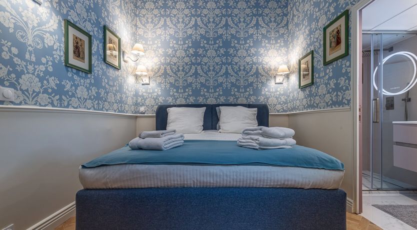 Photo of Free Man in Paris