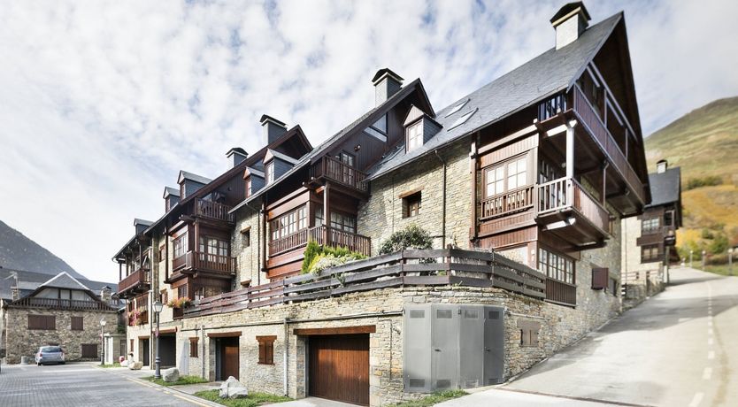 Photo of Pyrenean Lily