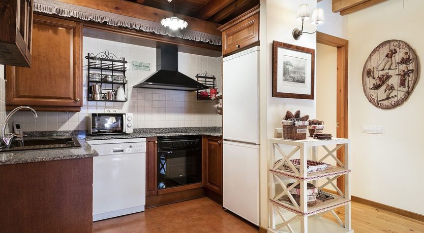 Photo of Pyrenean Lily