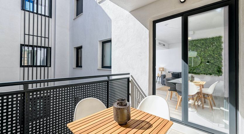 Photo of Simply White