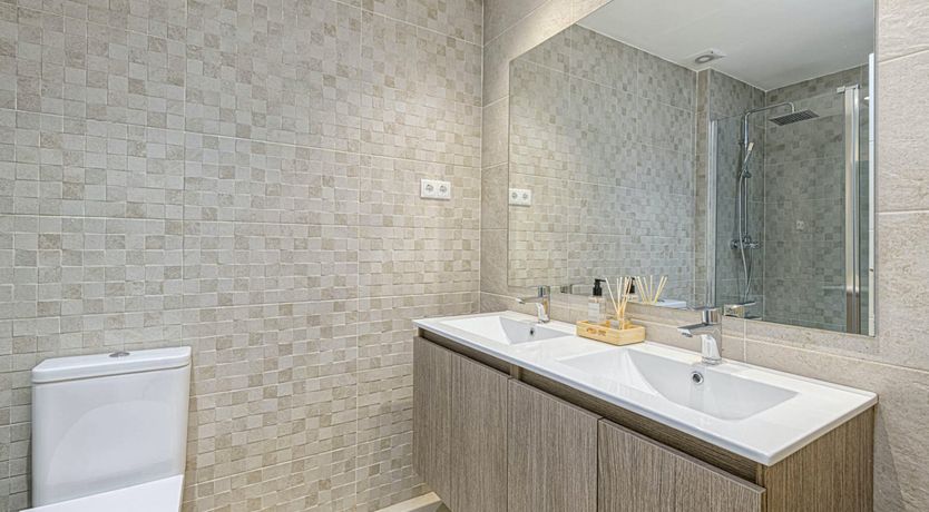 Photo of Simply White