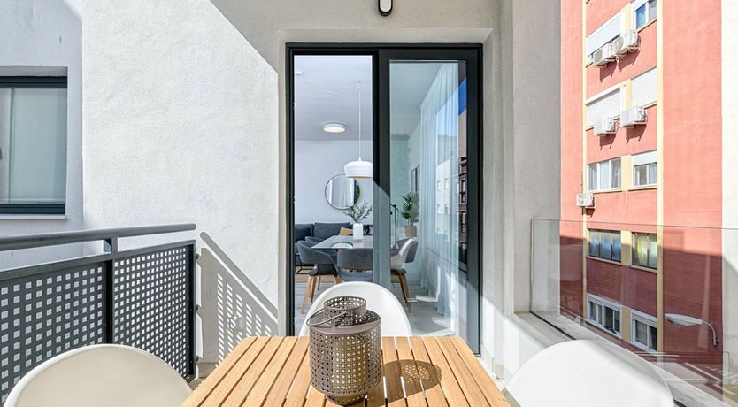 Photo of Simply White