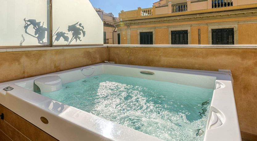 Photo of Art & Glass