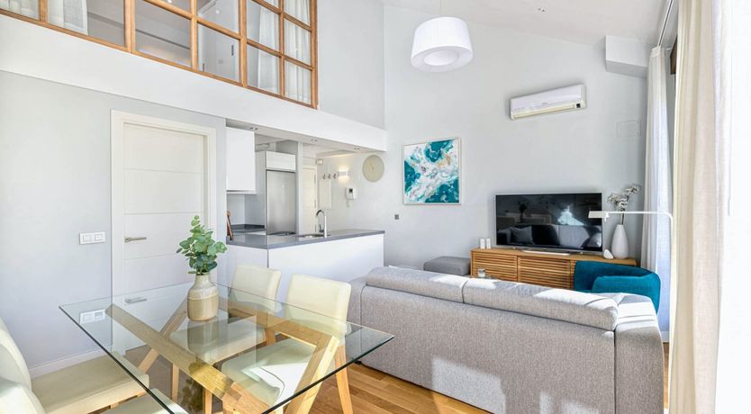 Photo of Art & Glass