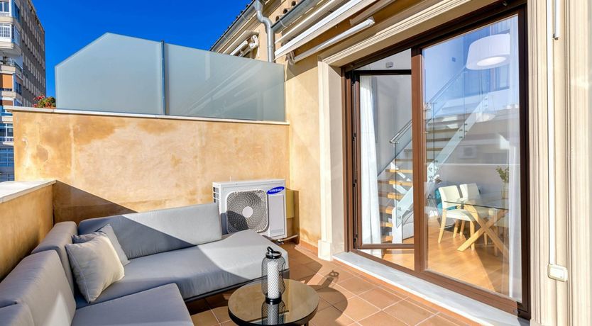 Photo of Art & Glass