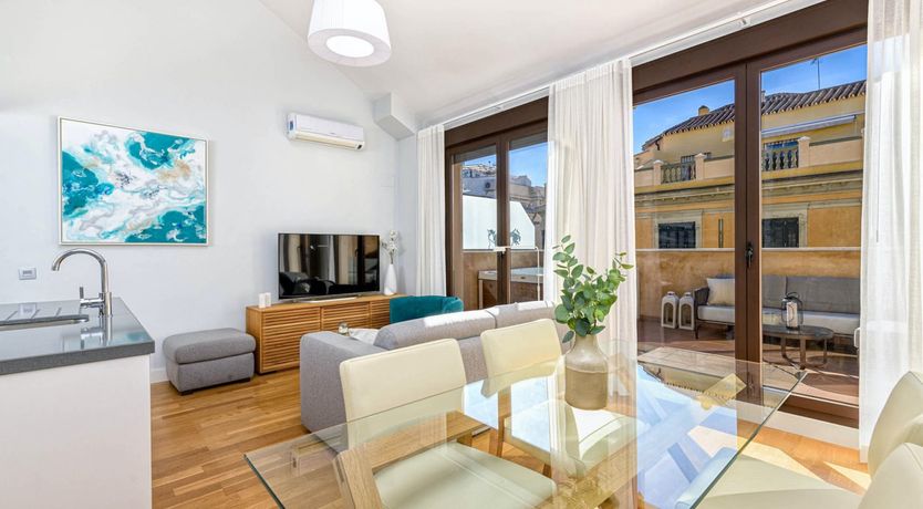 Photo of Art & Glass