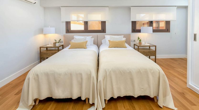 Photo of Art & Glass