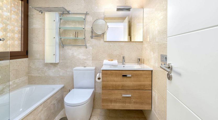 Photo of Art & Glass