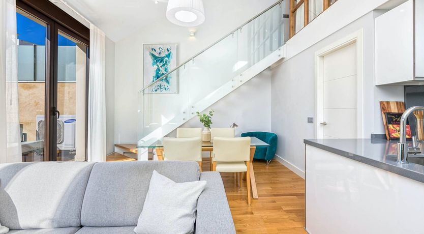 Photo of Art & Glass