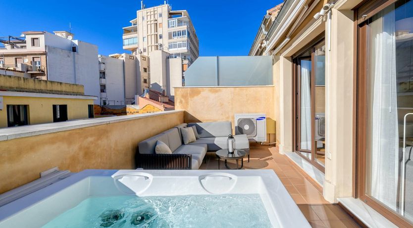 Photo of Art & Glass