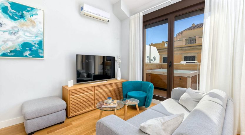 Photo of Art & Glass