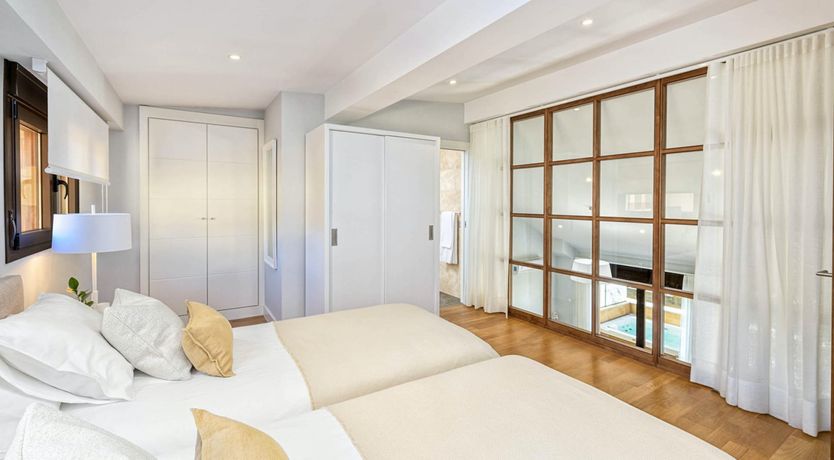 Photo of Art & Glass