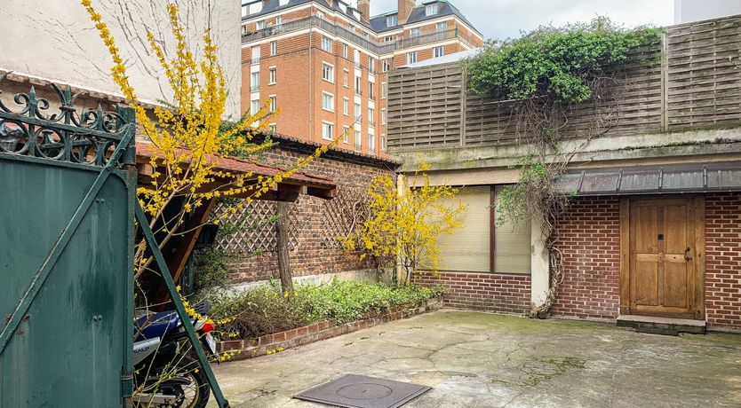 Photo of The Seamstress' Daydream