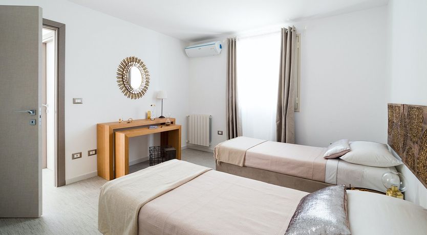 Photo of The Blue Muse