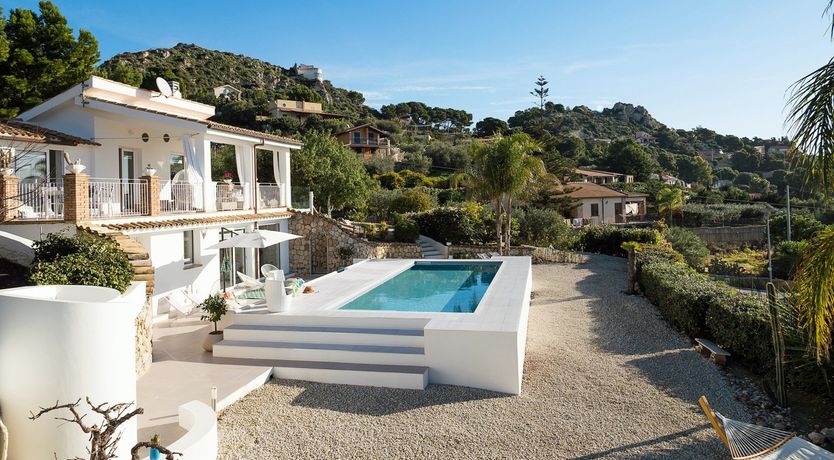 Photo of The Blue Muse