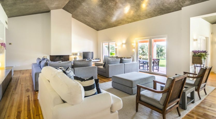 Photo of Emerald & Crimson