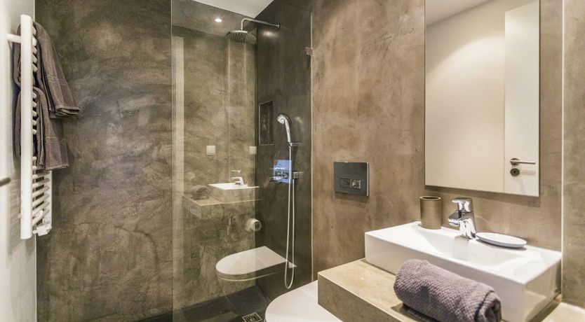 Photo of Emerald & Crimson