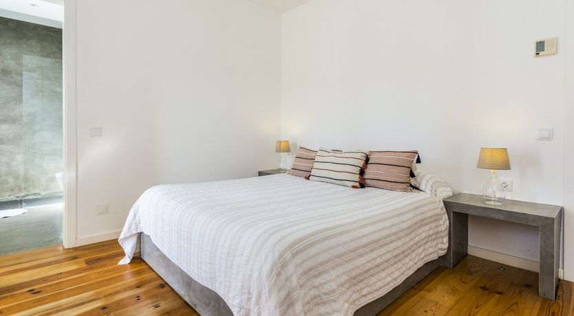 Photo of Emerald & Crimson