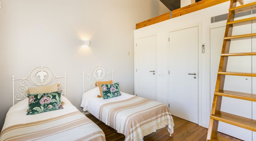 Photo of Emerald & Crimson