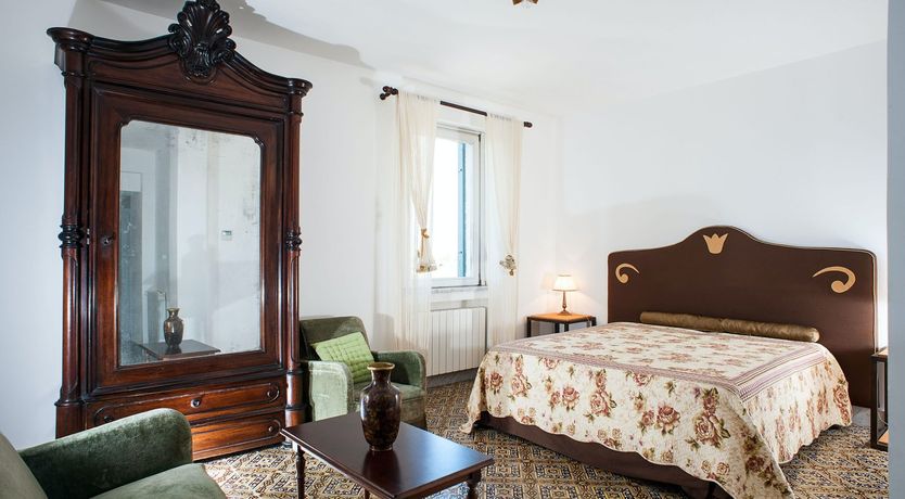 Photo of Aristocratic Elegance