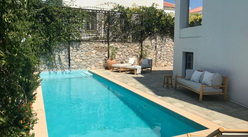 Photo of Tonic Saronic