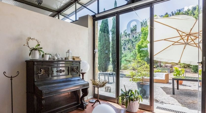 Photo of Rustic Honey