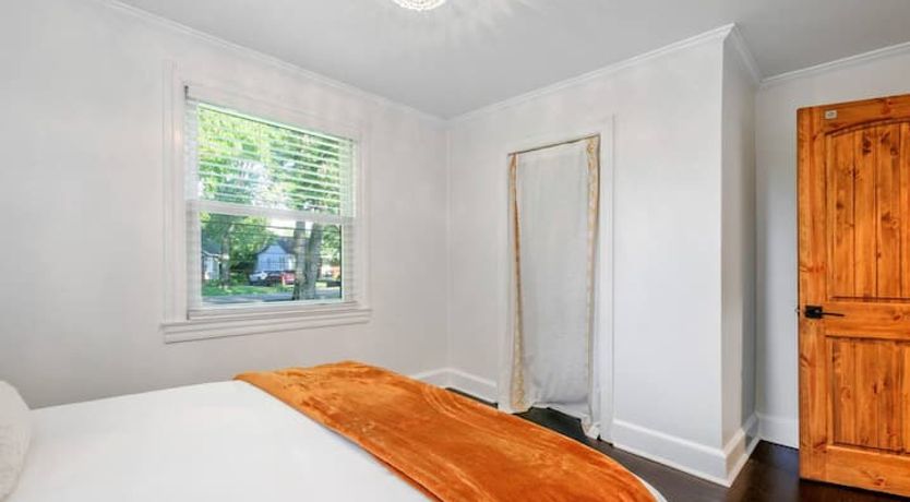 Photo of Airstream & Airwaves