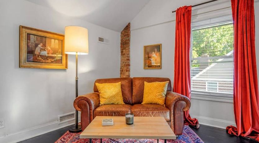 Photo of Airstream & Airwaves