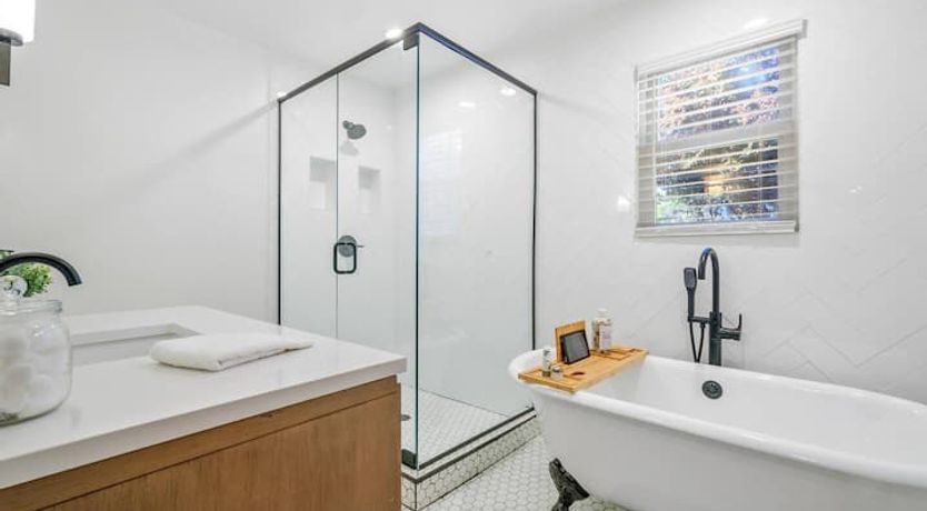 Photo of Airstream & Airwaves