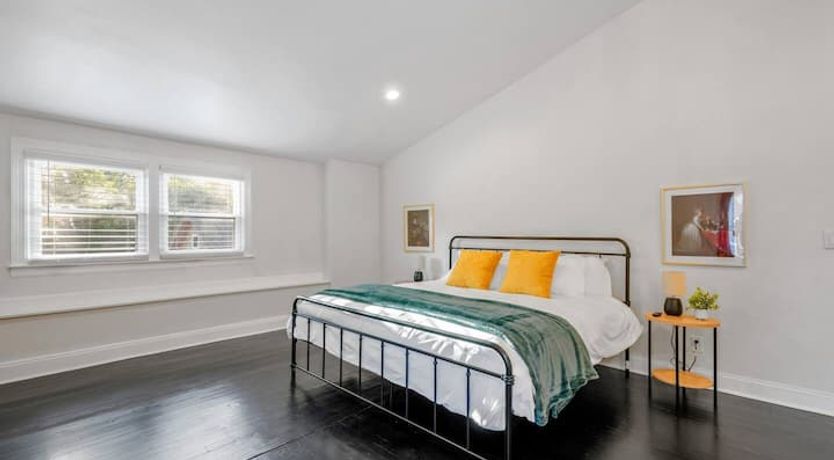 Photo of Airstream & Airwaves