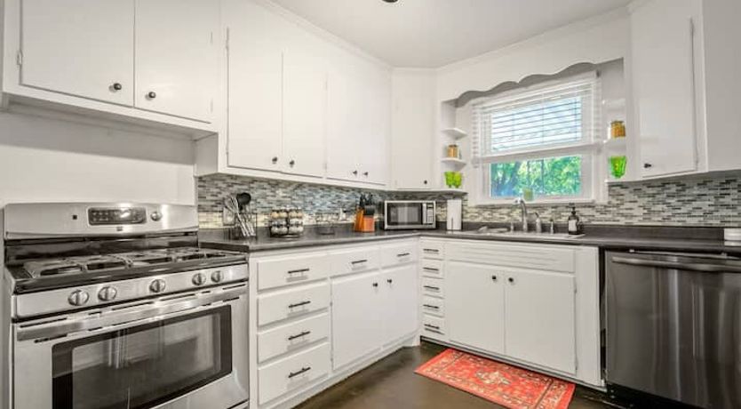 Photo of Airstream & Airwaves