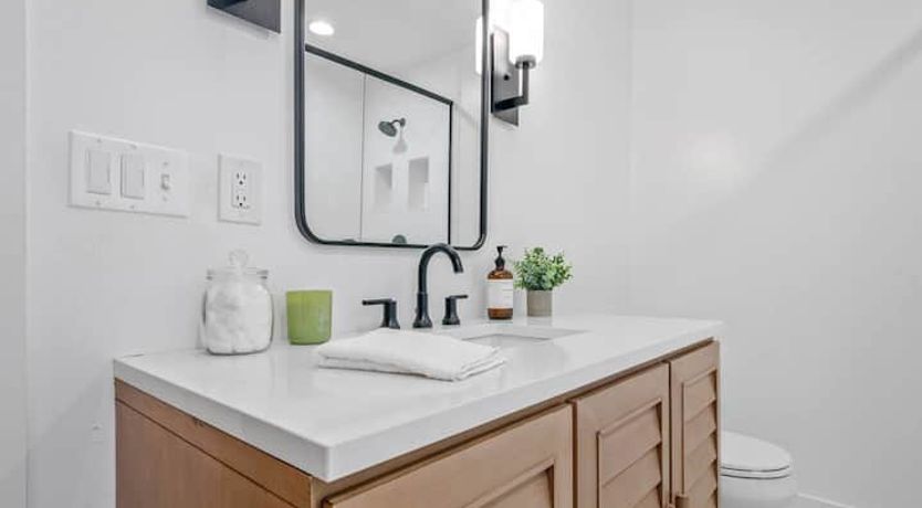 Photo of Airstream & Airwaves