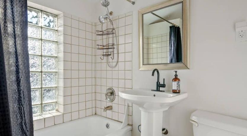 Photo of Airstream & Airwaves