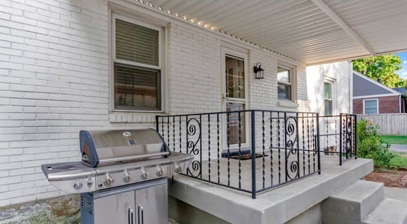 Photo of Airstream & Airwaves